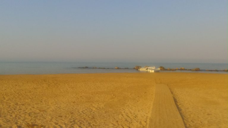 Last minute Special Offer 15% off to 25 % off holiday in Sicily in apartments facing the  sea a few steps from the sandy beach of Donnalucata for stays between 17th May and 4th June 2024.