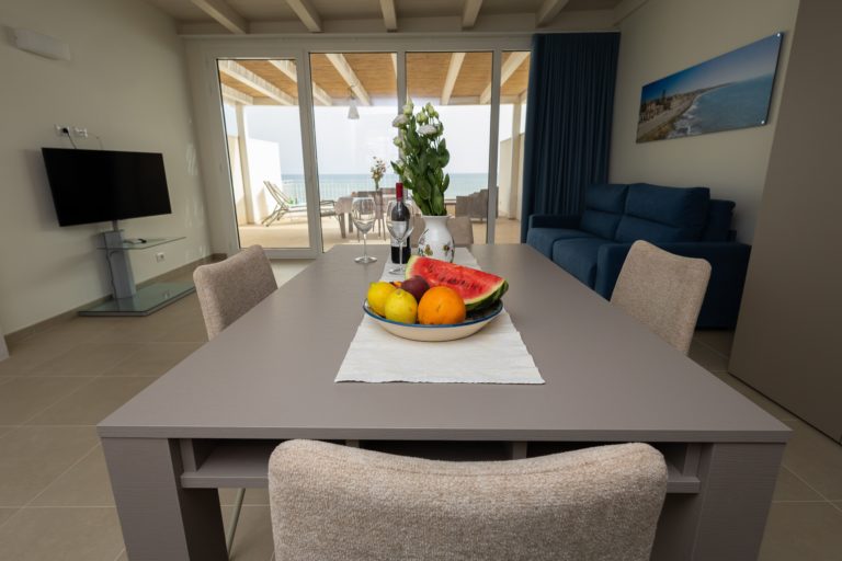 Last Minute Offerta Speciale sconto dal 22% al 30%  appartamento “il giardino damare 2” fronte spiaggia sul lungomare di Donnalucata in Sicilia pochi metri dalla spiaggia sabbiosa di Donnalucata dal 13 al 20 settembre 2024